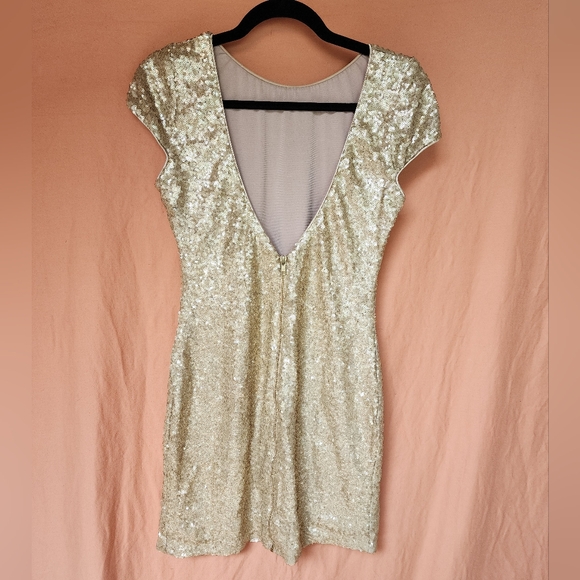 DRESS THE POPULATION - Picture 2 of 4